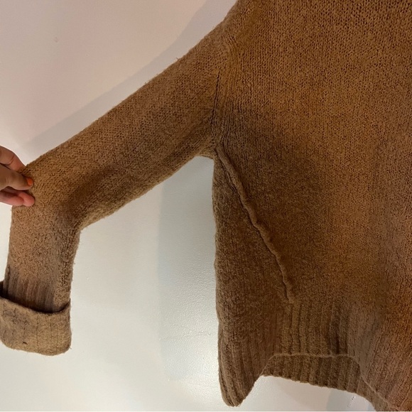 EXPRESS womens sweater chunky oversized S beige tan Fall/Winter top - Picture 3 of 6